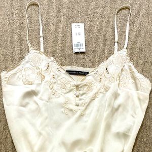 NWT A&F embroidered floral cream thong bodysuit SZ Small feminine & charming 🌼